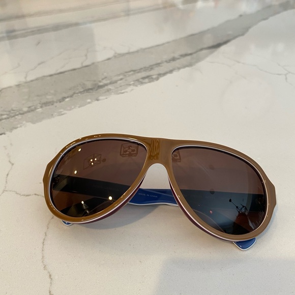 Dolce & gabbana sunglasses - Picture 4 of 5